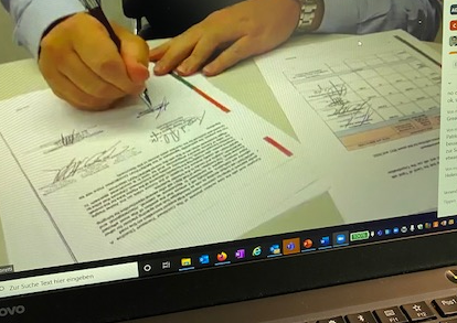 Signing the partnership agreement 